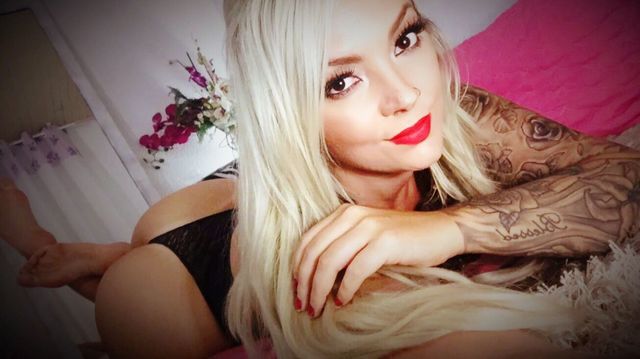 Hot blonde cam girl Vanessa 